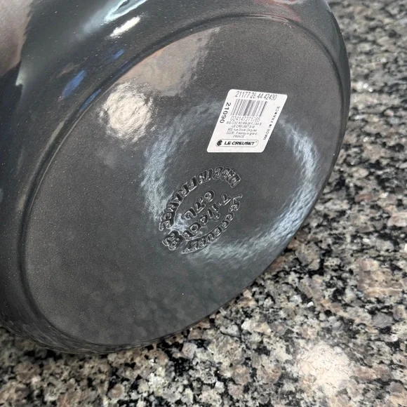 Le Creuset Flint Oyster Cast Iron Dutch Oven Cocotte 7.25 Qrt NEW - Picture 7 of 16